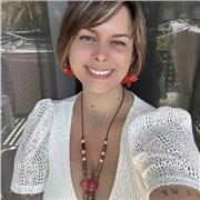 Soy licenciada en Filología Hispánica, con cuatro másteres y una plaza de funcionaria en un instituto desde hace 10 años